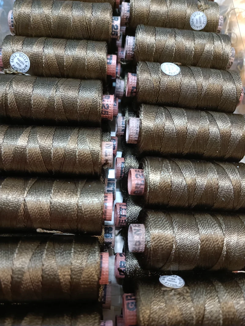Rocchetto di rayon puro, 25g.