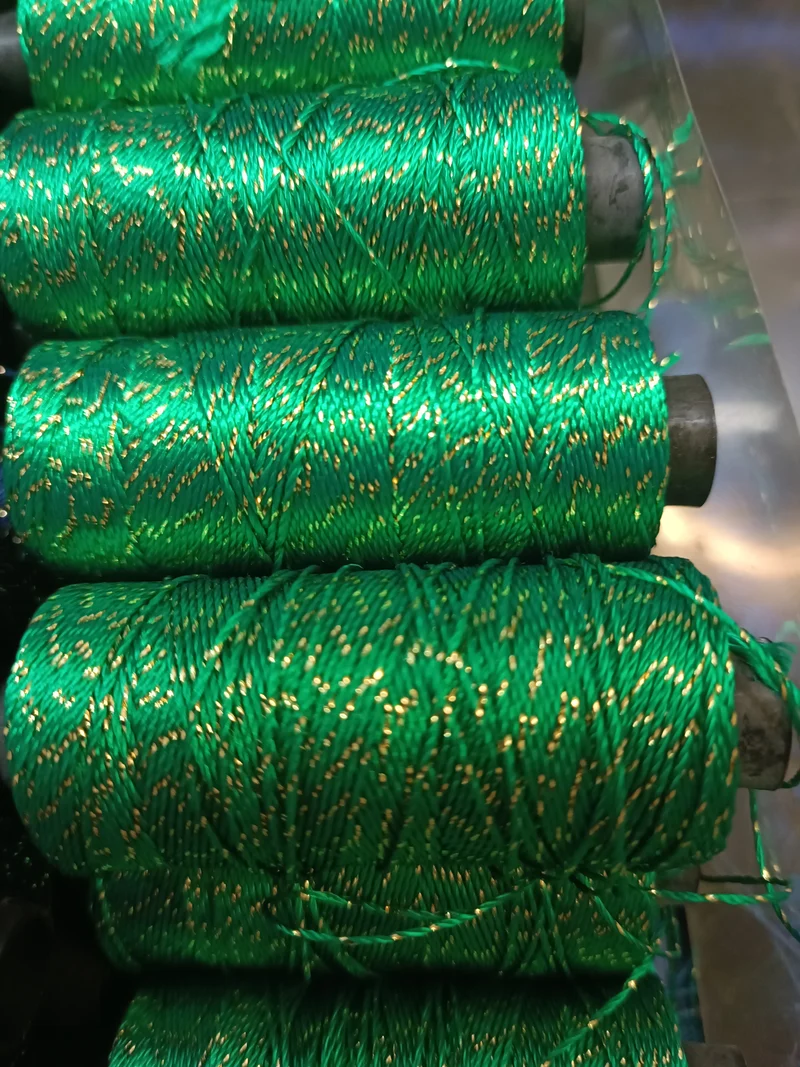 Rocchetto di rayon puro, 25g.