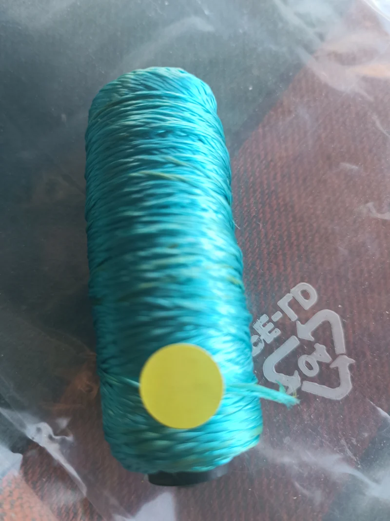 Rocchetto di rayon puro, 25g.