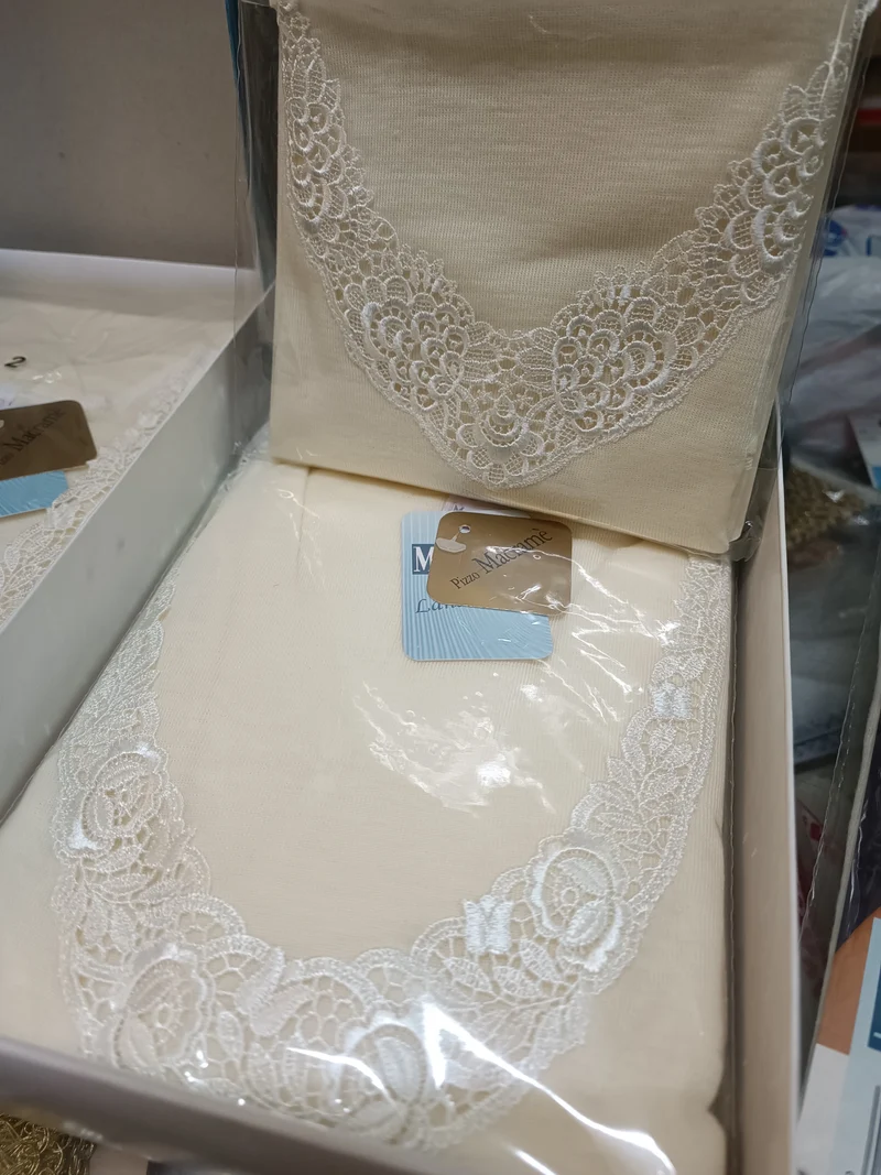 Maglia intima donna, mezza manica, Manufat, lana e seta, avorio, con pizzo macramè(fantasie assortite). 150g.