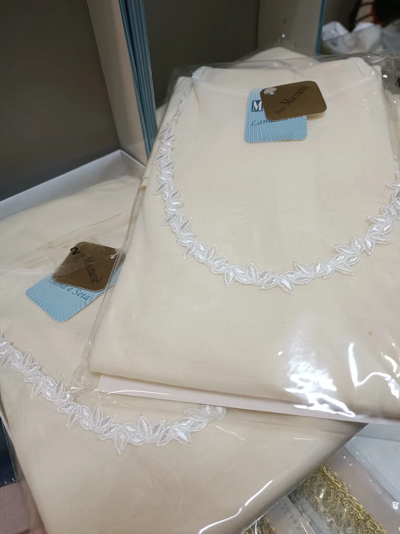Maglia intima donna, mezza manica, Manufat, lana e seta, avorio, bordo macramè. 150g.