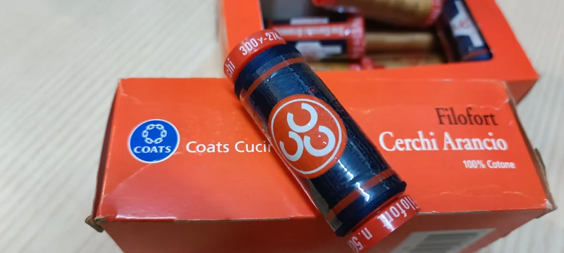 Tre Cerchi Arancio Filfort, rocchetto da 274 metri, colore blu e beige. 50 g.