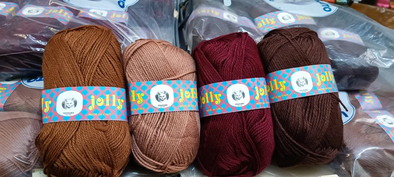 Jolly Gatto, un magnifico acrilico italiano morbido e bello da sembrare pura lana! Quattro colori autunnali per una favolosa coperta, ferri 4. 4 kg.