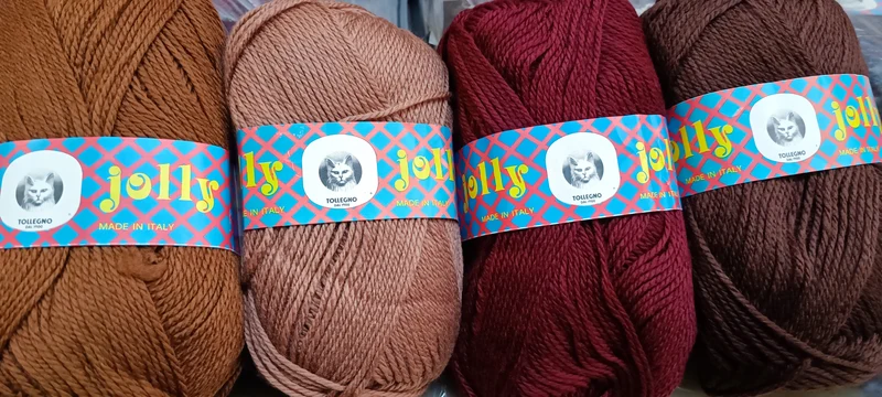 Jolly Gatto, un magnifico acrilico italiano morbido e bello da sembrare pura lana! Quattro colori autunnali per una favolosa coperta, ferri 4. 4 kg.