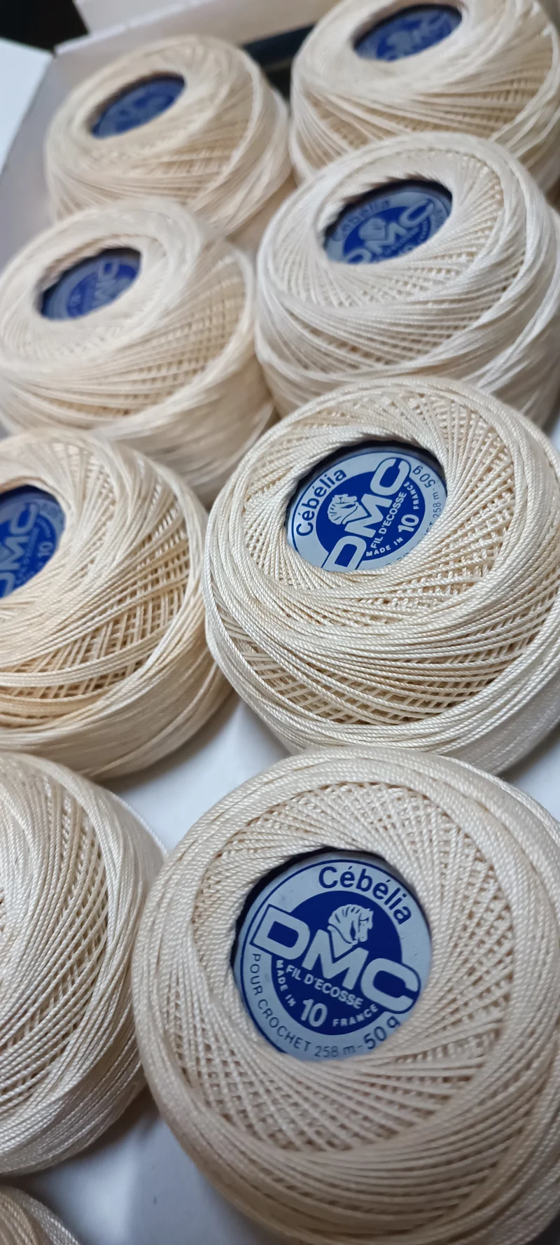 Puro cotone in gomitoli DMC Cebelia, colore ecrù n.10, colore bianco n.30, black n.20 e B 5200. 50g.