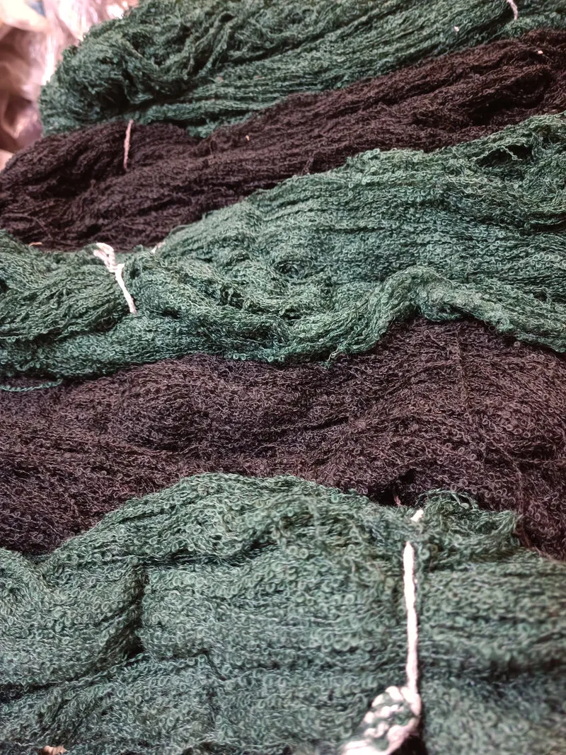 Buclerino in matasse , nero e verde, 1,7kg.