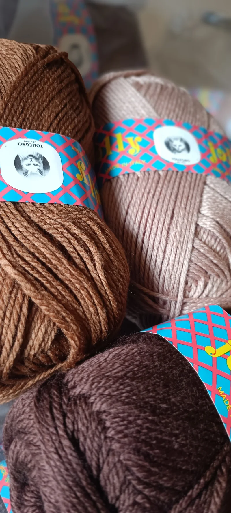 Tre confezioni di Jolly Gatto, acrilico italiano, colori autunnali, ferri 4/5.. 3kg.