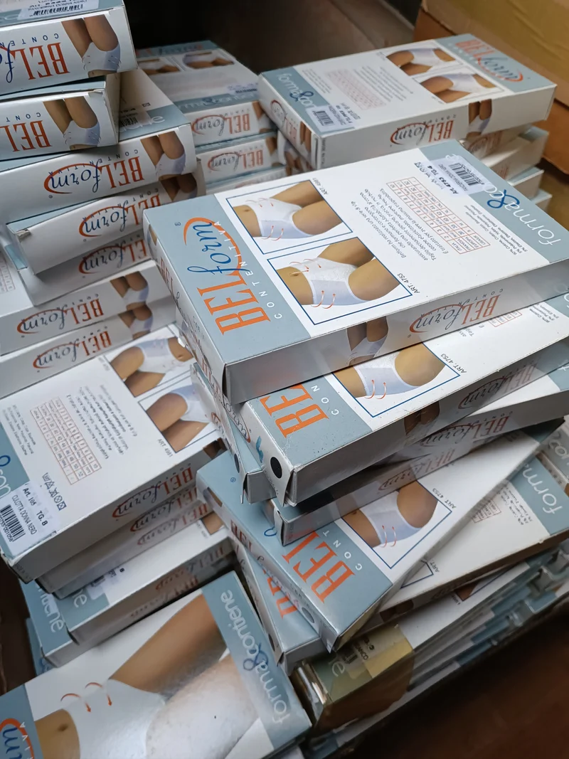 Offerta super di cinque culotte Belform, puro cotone, taglia 7 , bianco o nero.. 400g.