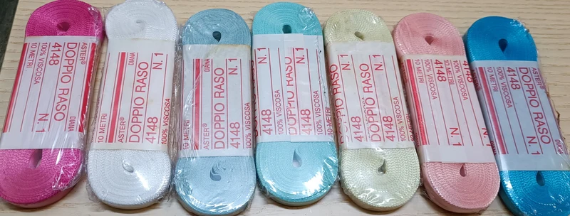 Nastri doppio raso N 1. sette confezioni da 10 metri, colori in foto. 200g.