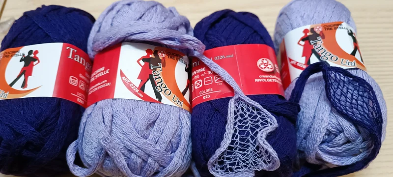 Filato a rete Tango Cucirini Tre Stelle due gomitoli lilla e due viola per sciarpe o bordure. 200g.
