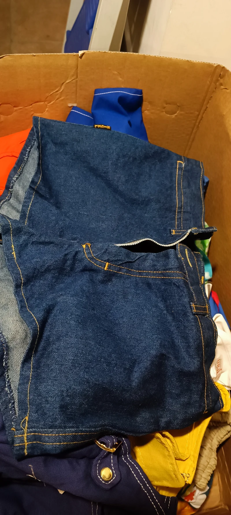 Pantaloncini vintage ragazzi e ragazze. 10 paia, colori e taglie assortiti. 1kg.