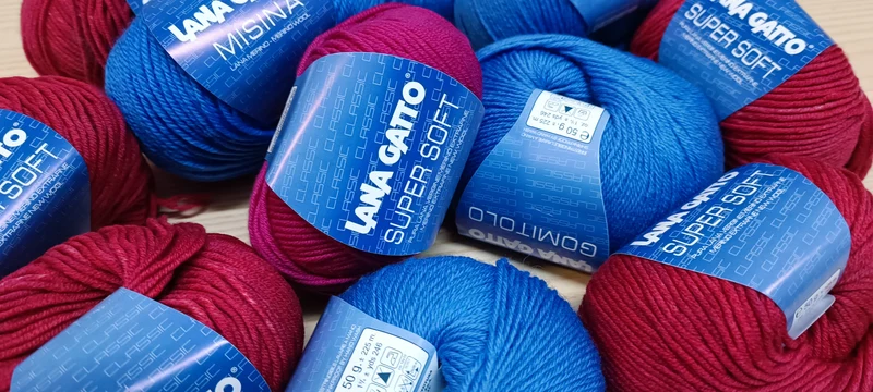 Mix and match di filati pura Lana Gatto, Super Soft, Misina e Gomitolo, colori in foto. 650g.