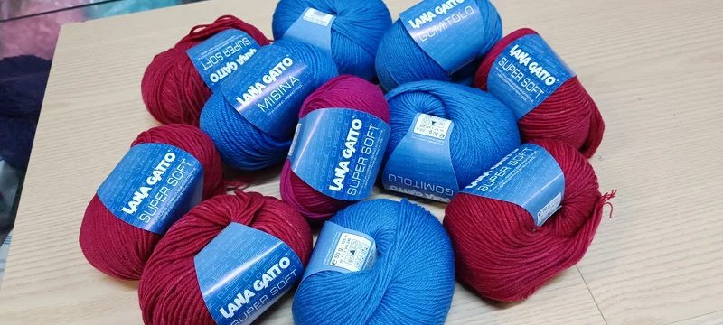 Mix and match di filati pura Lana Gatto, Super Soft, Misina e Gomitolo, colori in foto. 650g.