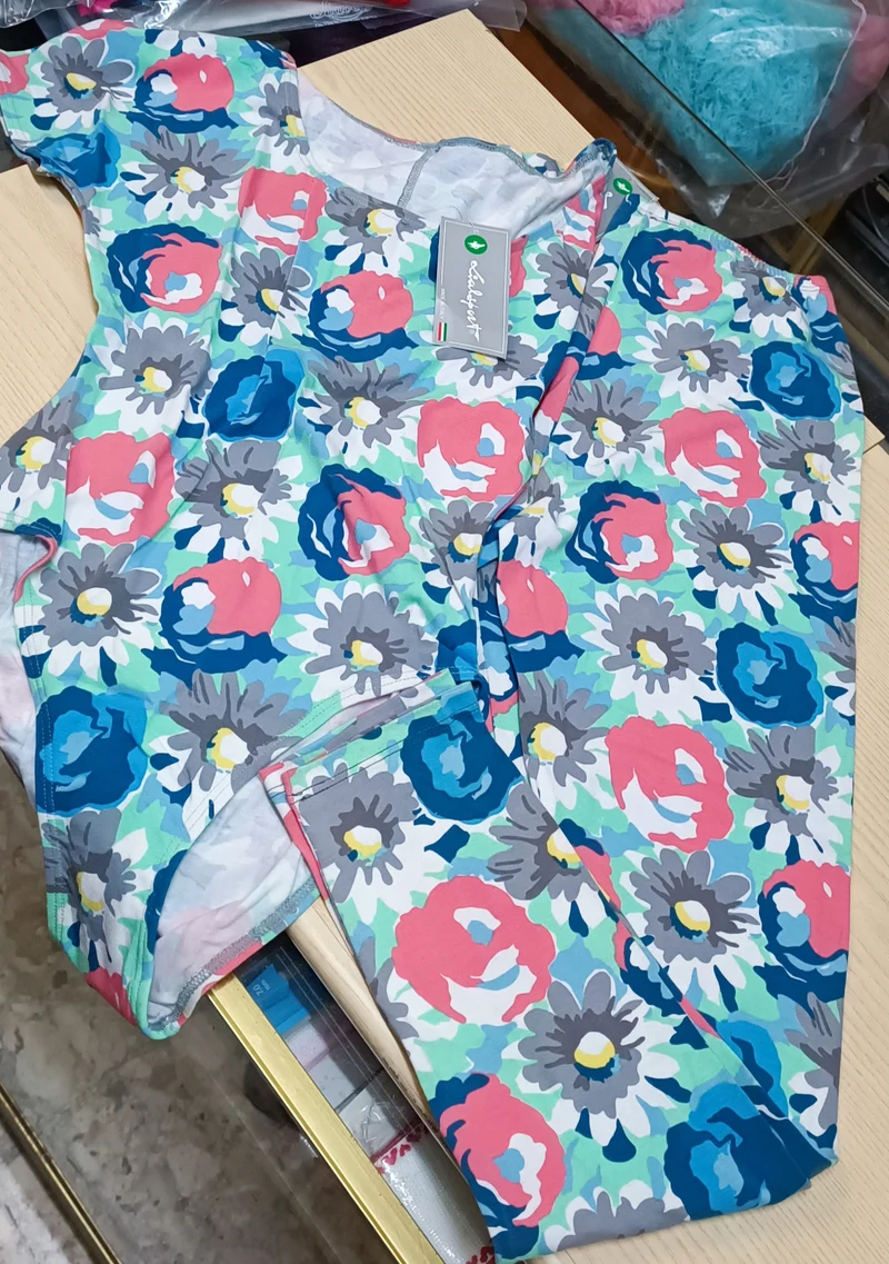 Body e leggings a fiori. 250g.