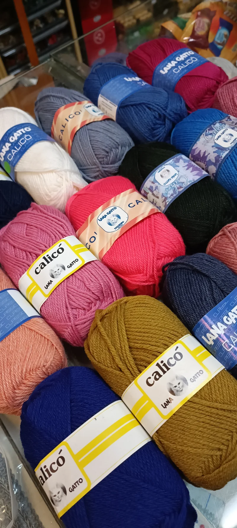 Calicò Gatto, misto lana(50%), ferri 3, 225 m. In mix di diciotto colori. 900 g.