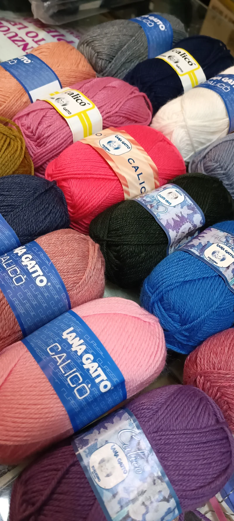 Calicò Gatto, misto lana(50%), ferri 3, 225 m. In mix di diciotto colori. 900 g.