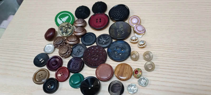 Set di bottoni vintage. 100g.
