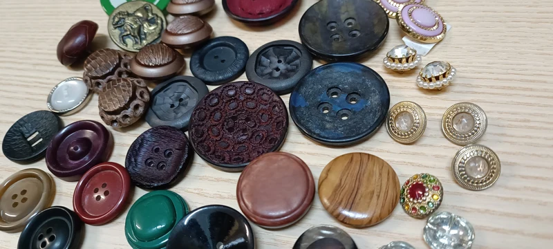 Set di bottoni vintage. 100g.