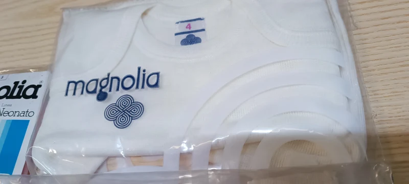 Tre magliette neonato di lana della Magnolia, mis 3 e 4. 200g.
