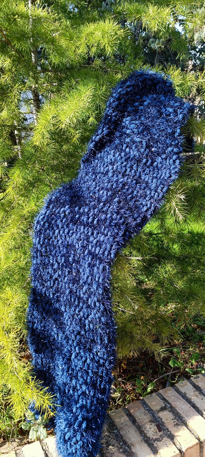 Scialle elegante in microfibra con lurex Gatto, colore azzurro, realizzato a mano. 700g.