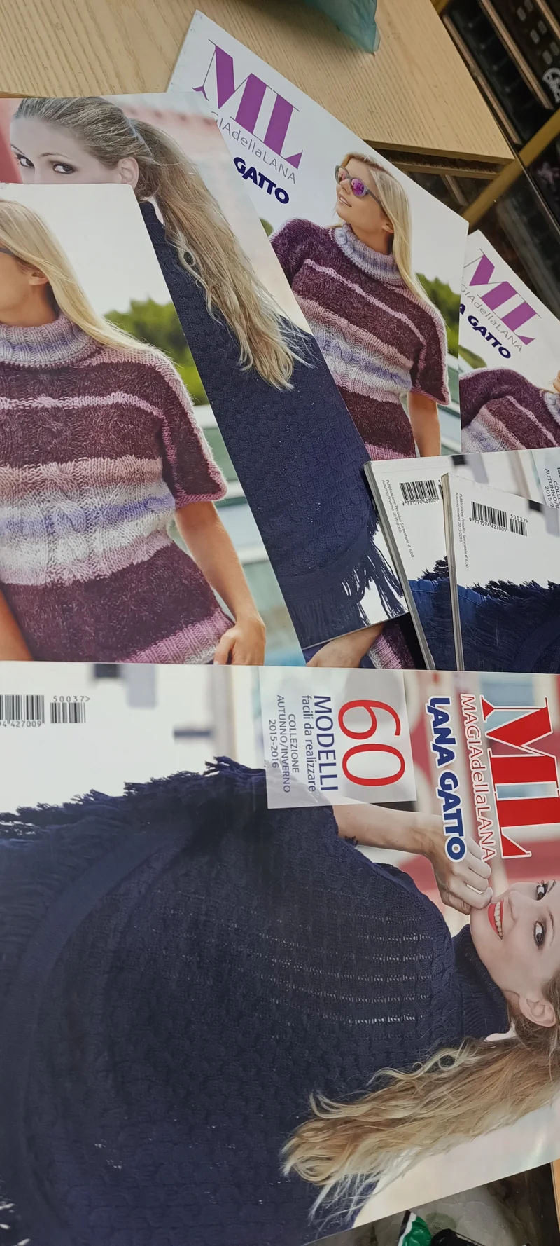 Quaranta gomitoli, 2x colore di Aladino Gatto, misto lana per una coperta Granny. Rivista in omaggio. 2kg.
