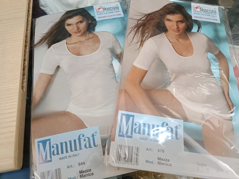 Maglia intima Manufat in filo di scozia, mezza manica, bordo raso. 100g.