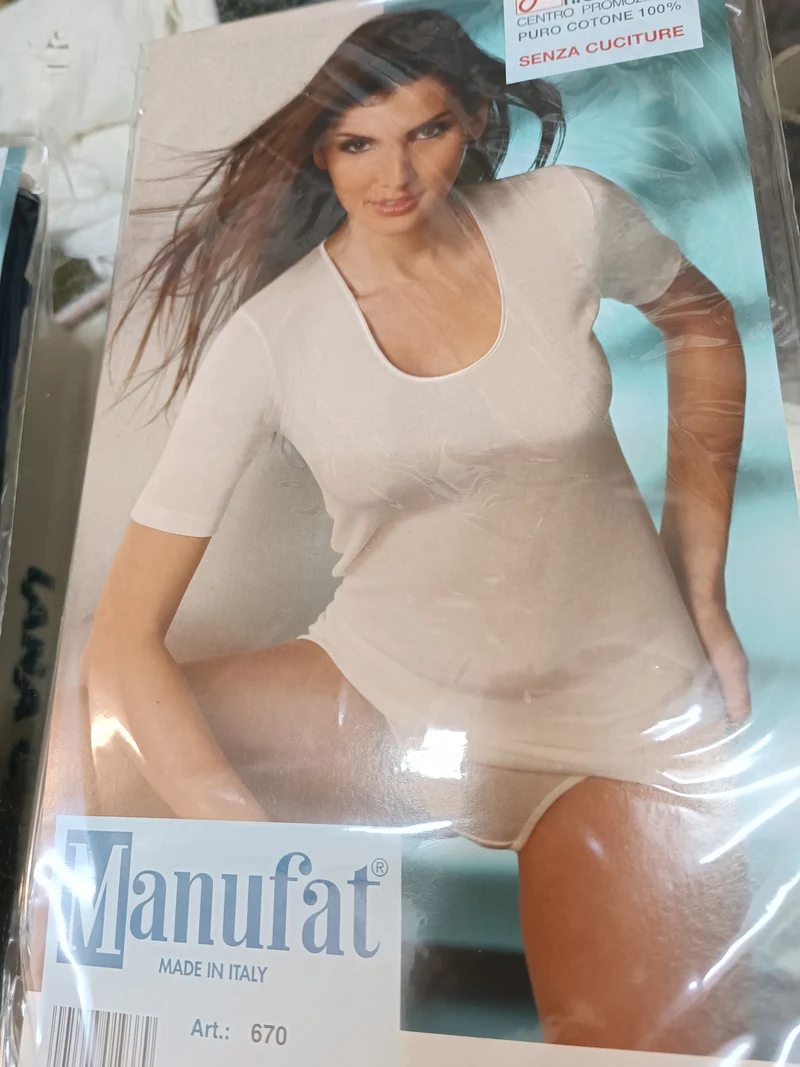 Maglia intima Manufat in filo di scozia, mezza manica, bordo raso. 100g.