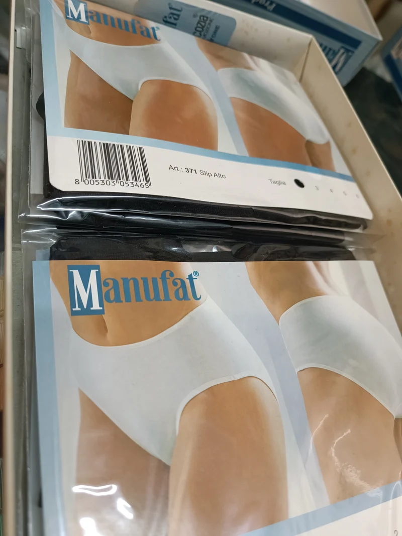 Intimo donna Manufat in filo di scozia, modello slip alto, bianco e nero. 50 g.