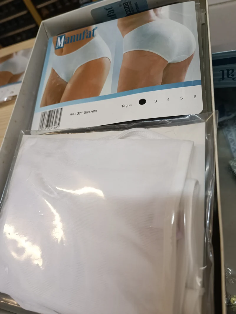 Intimo donna Manufat in filo di scozia, modello slip alto, bianco e nero. 50 g.