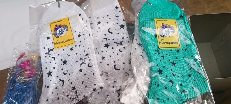Calze Sant'Agostino, taglia unica, 4 bianche e due verde. 300g.