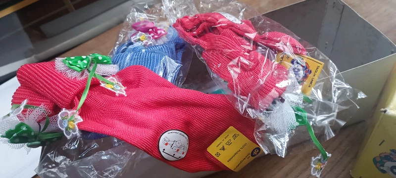 Tre paia di calze taglia unica, due rosa e uno pervinca. 150g.