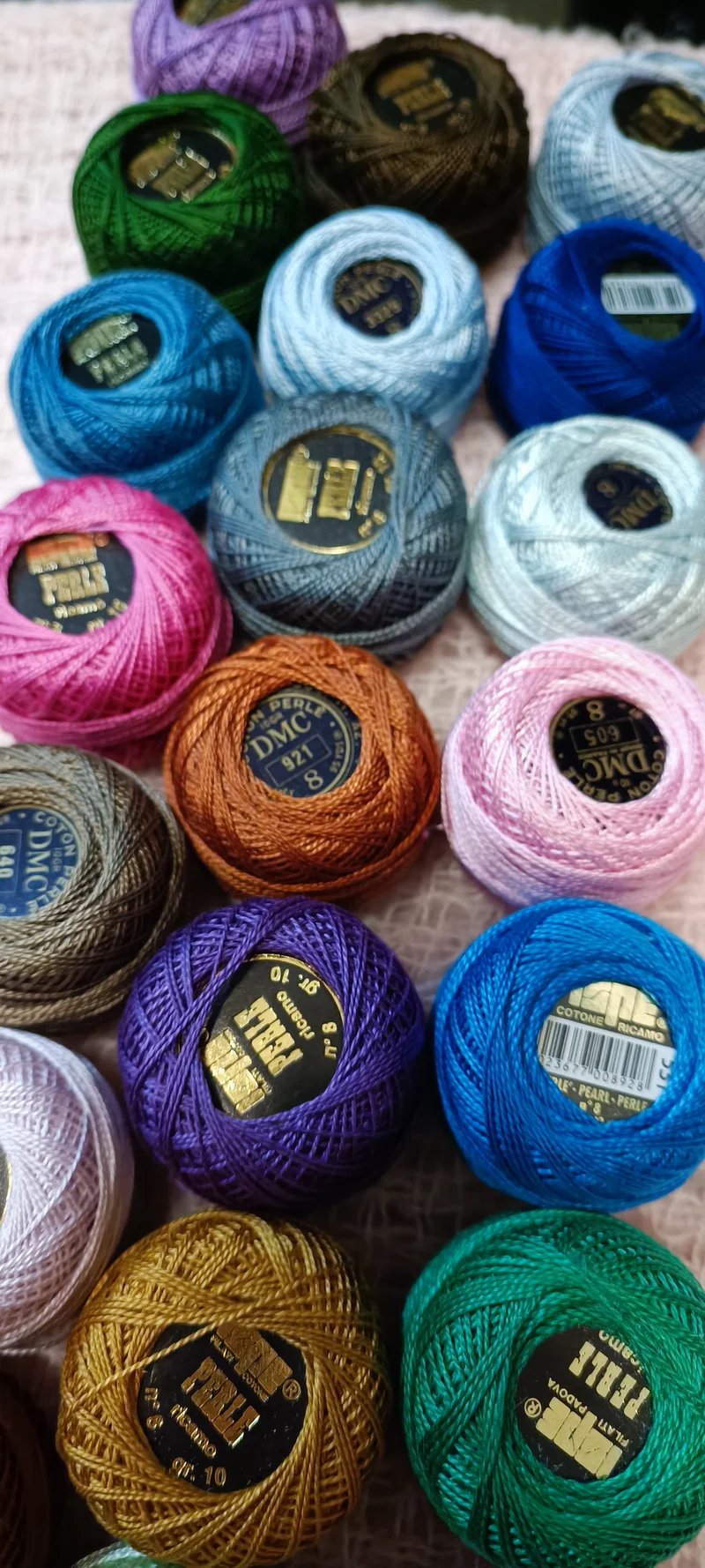 26 gomitoli di cotone perlé in mix di colori in foto.285g.