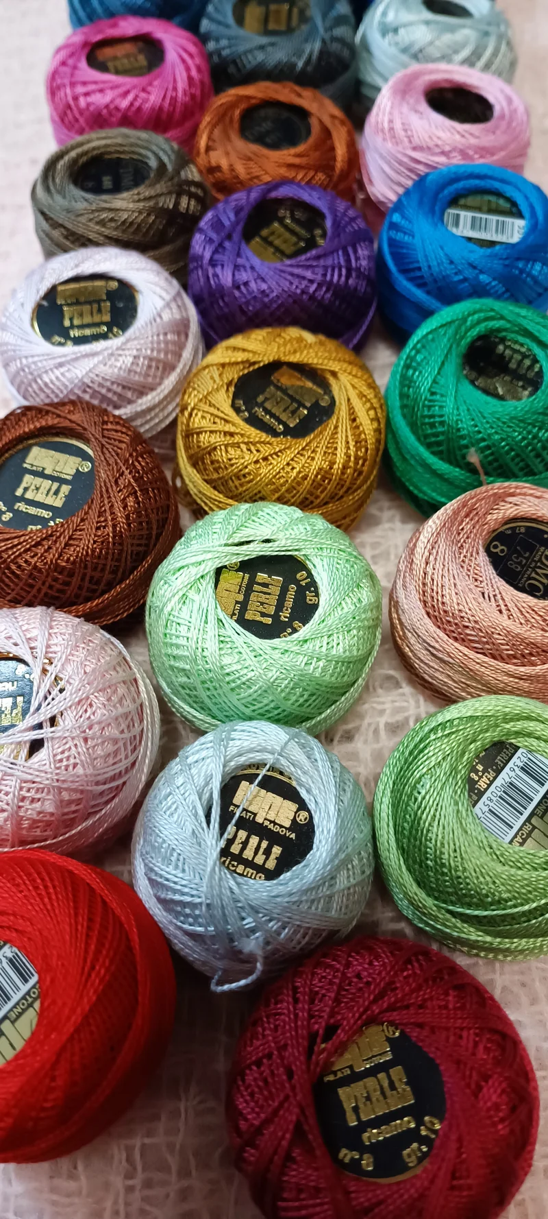 26 gomitoli di cotone perlé in mix di colori in foto.285g.