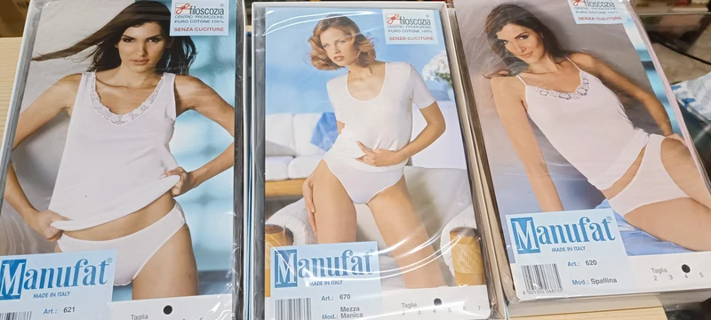 Tris di intimo donna Manufat in filo di Scozia, spalla stretta, spalla larga e mezza manica, colore nero, taglia 4. 200g.