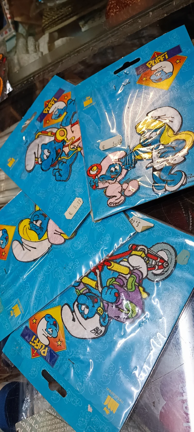 Autoadesivo serie Puffi. 100g.
