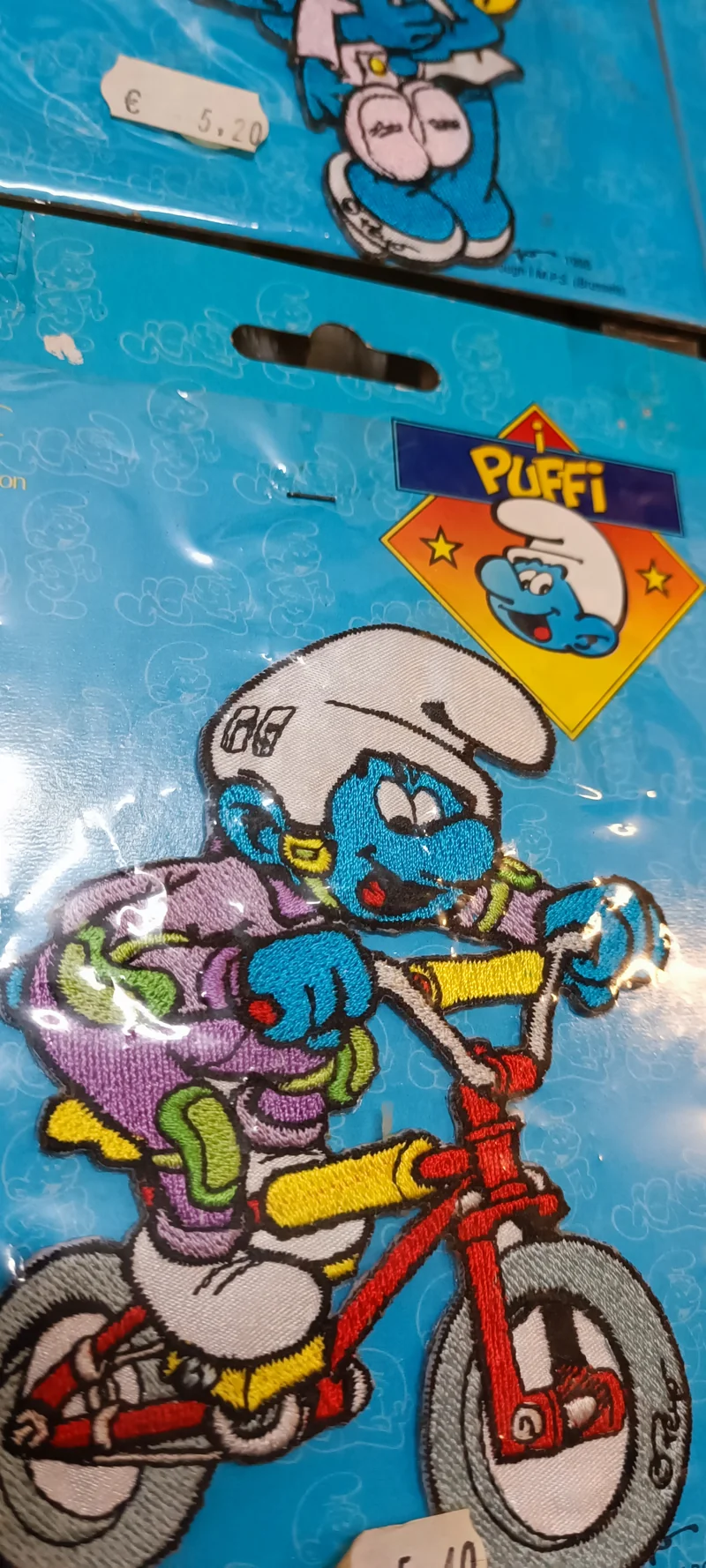 Autoadesivo serie Puffi. 100g.
