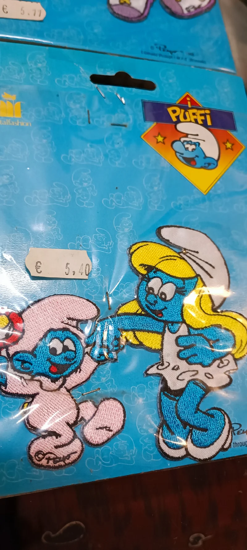 Autoadesivo serie Puffi. 100g.