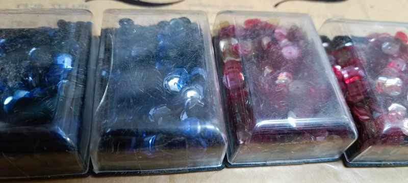 Quattro scatoline di paillettes, colori in foto.100g.
