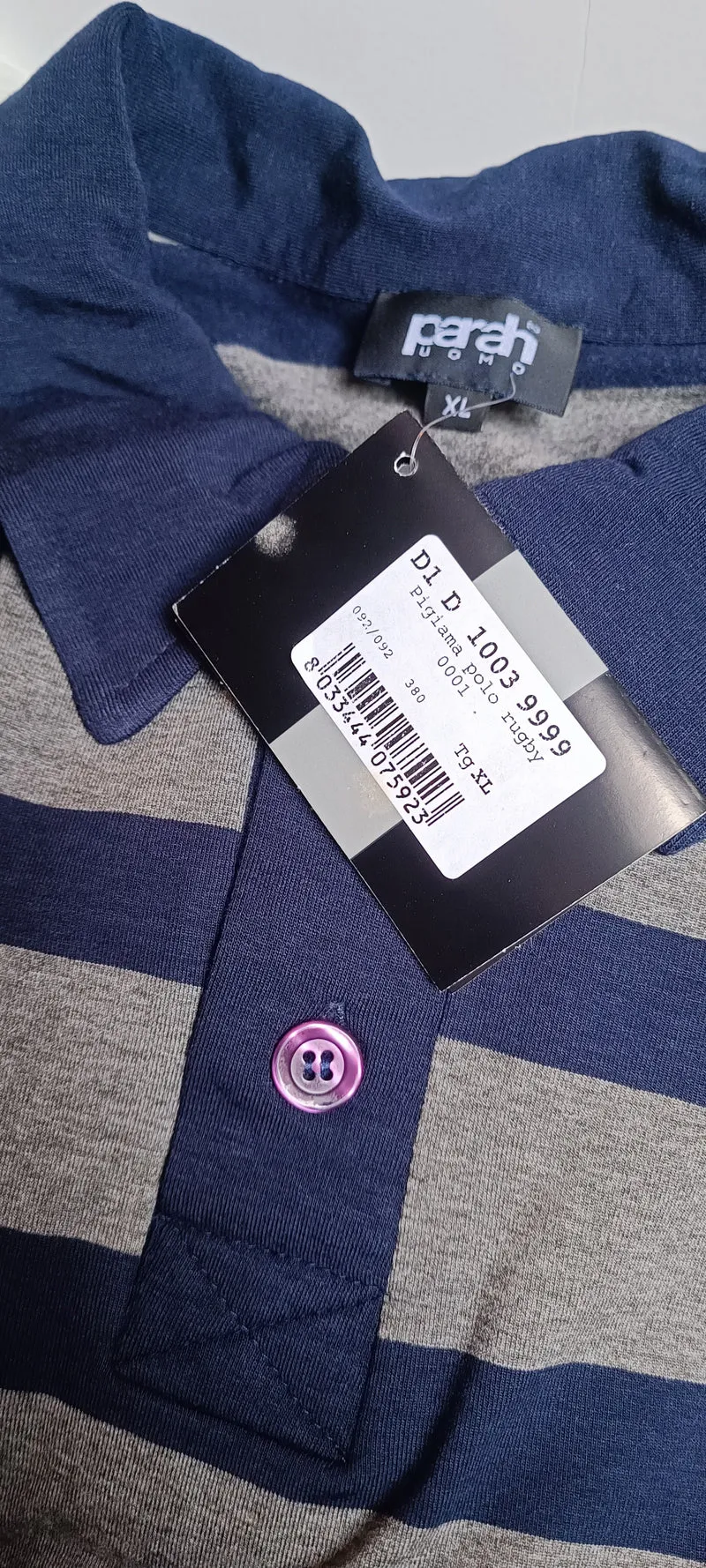 Pigiama uomo Parah, in elegante maglina, polo rugby a righe blu. 900g.