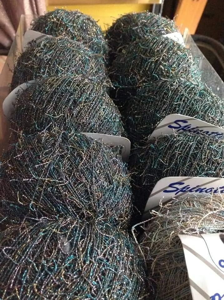 Spinotto Gatto, filato fantasia gomitoli in mix di due fantasie(3 scuri e 11 chiari). 240g.