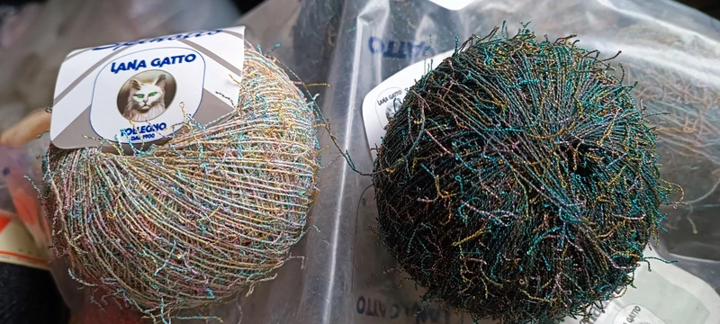 Spinotto Gatto, filato fantasia gomitoli in mix di due fantasie(3 scuri e 11 chiari). 240g.