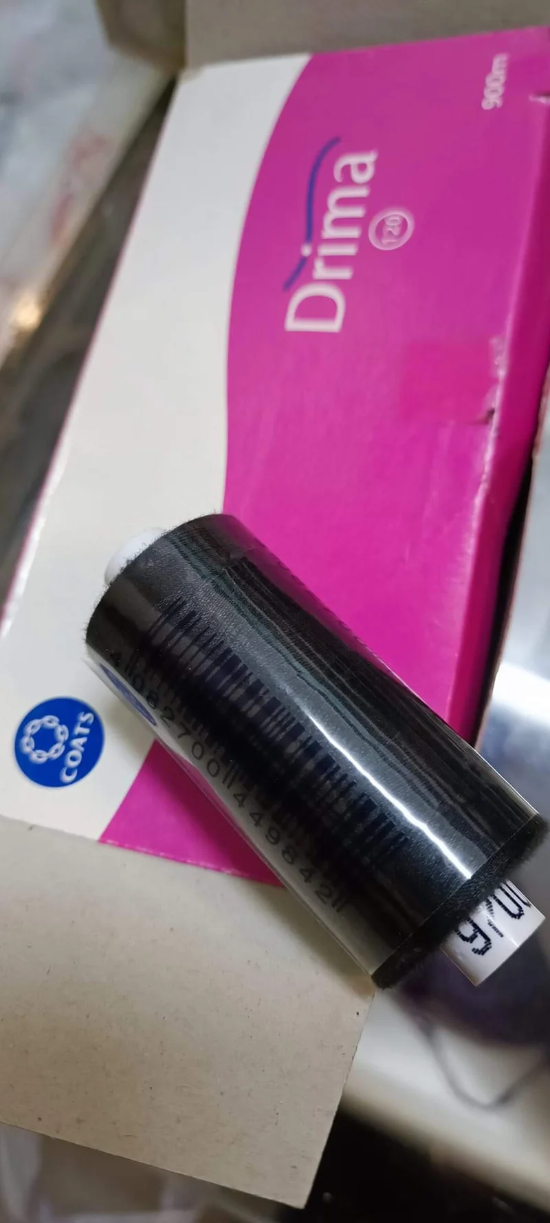 Rocchetto di poliestere, Drima, 900m. colore nero. 50g