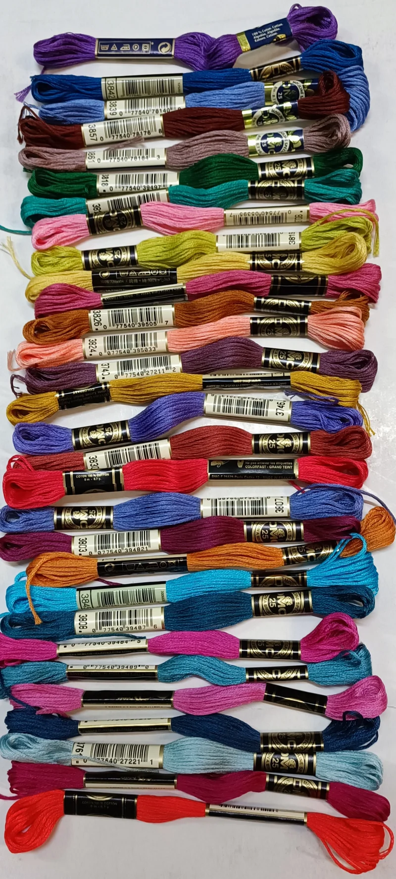 30 matassine Mouliné DMC, colori assortiti. 200g.