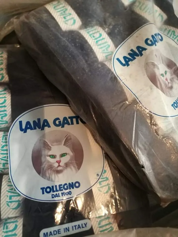 Chainette Riabella, due confezioni di blu,misto lana 60°, 1 kg.