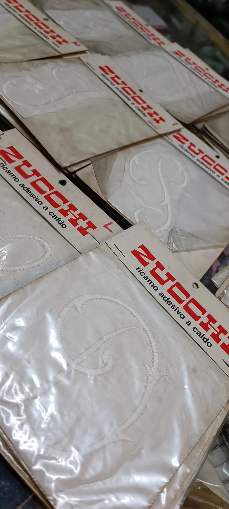 Iniziale ricamata Zucchi, trasferibile a caldo. 50 g.