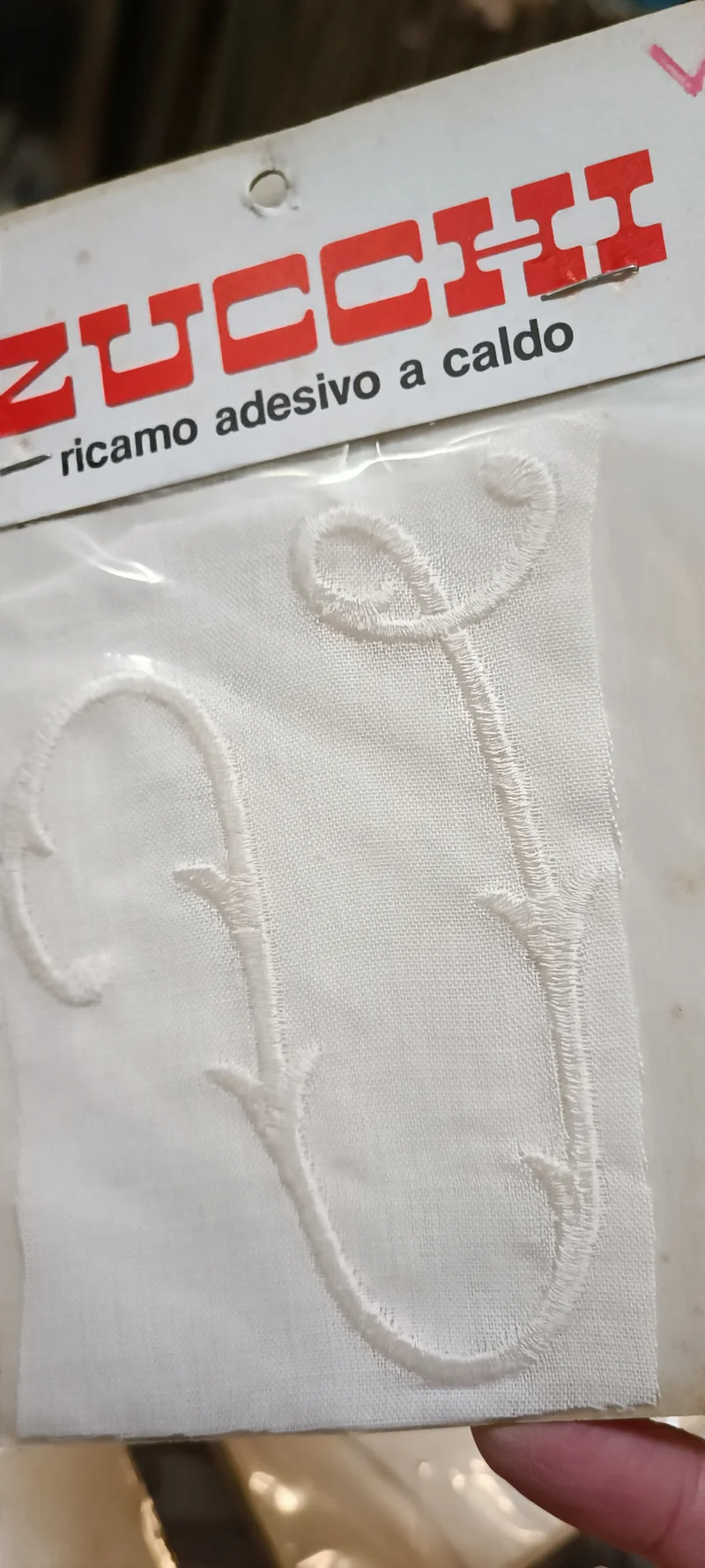 Iniziale ricamata Zucchi, trasferibile a caldo. 50 g.