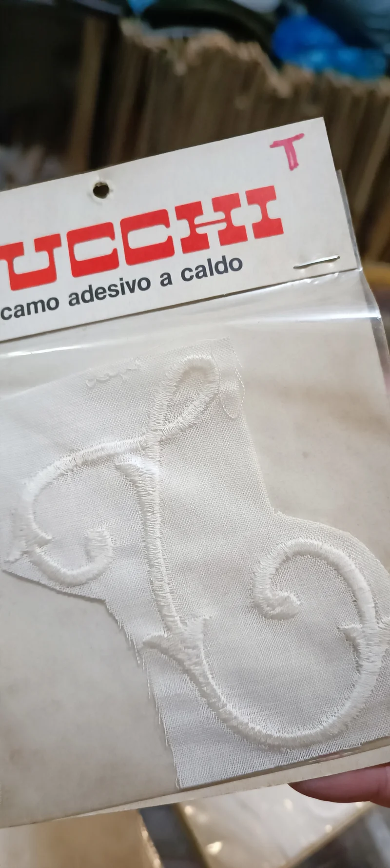 Iniziale ricamata Zucchi, trasferibile a caldo. 50 g.