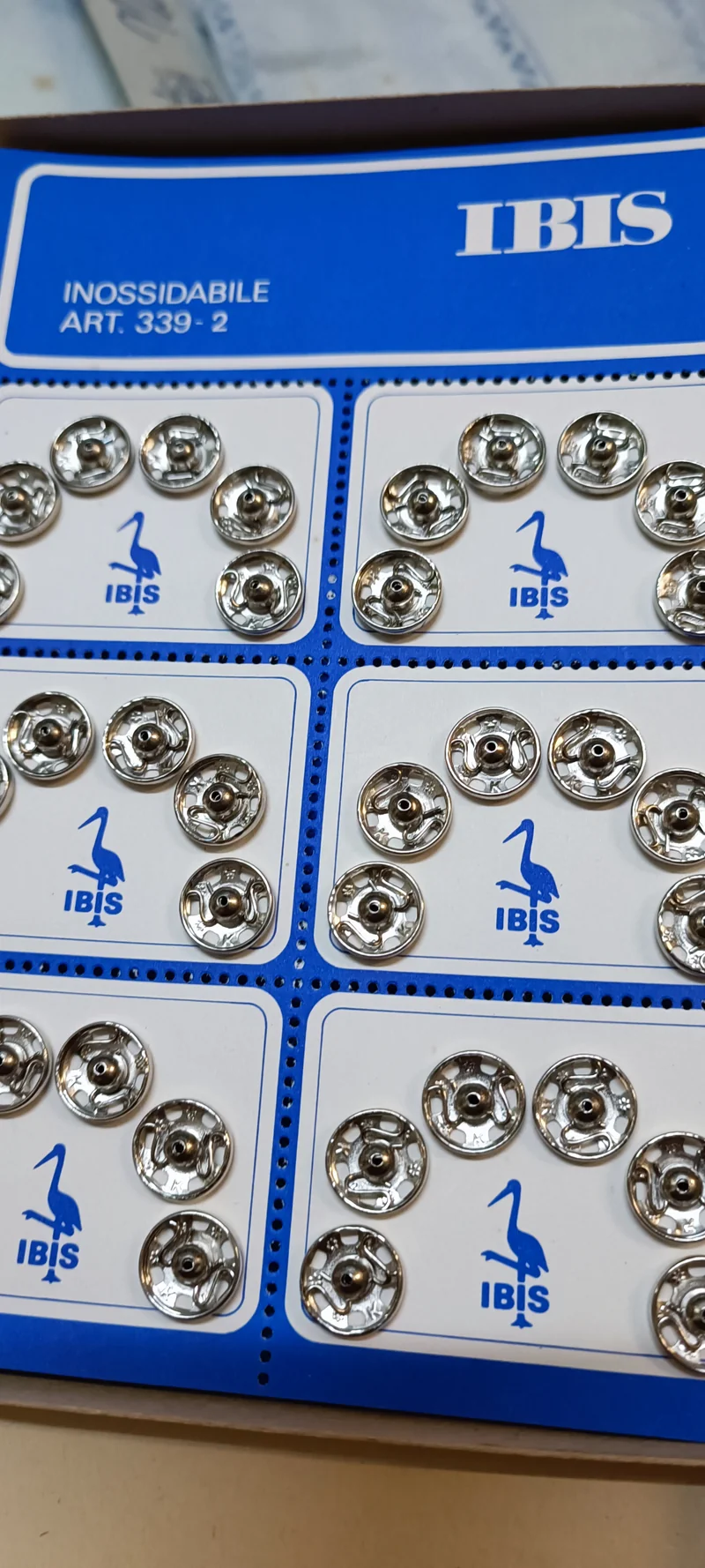 Bottoni automatici, 9mm, Ibis inossidabile, cartina da sei confezioni(36 pezzi).50g. €3,80.