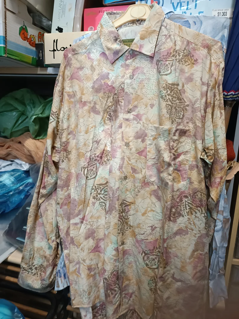 Due camicie vintage a fantasia, taglia M . 600g.
