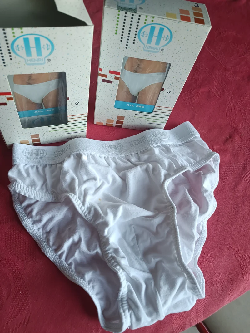 Intimo uomo Henry in cotone, prodotto italiano. Sei pezzi taglia 3. 700g.